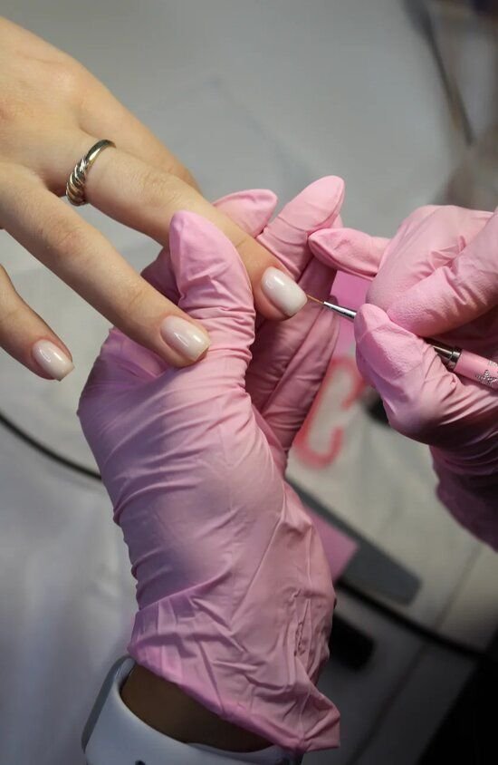 Pose en gel — renforcement de l'ongle naturel IMANAILS Franconville